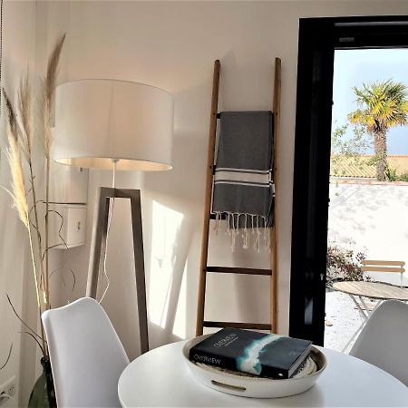 Maisonnette A Proximite Plage Et Port De St-Martin Сен-Мартен-де-Ре Экстерьер фото